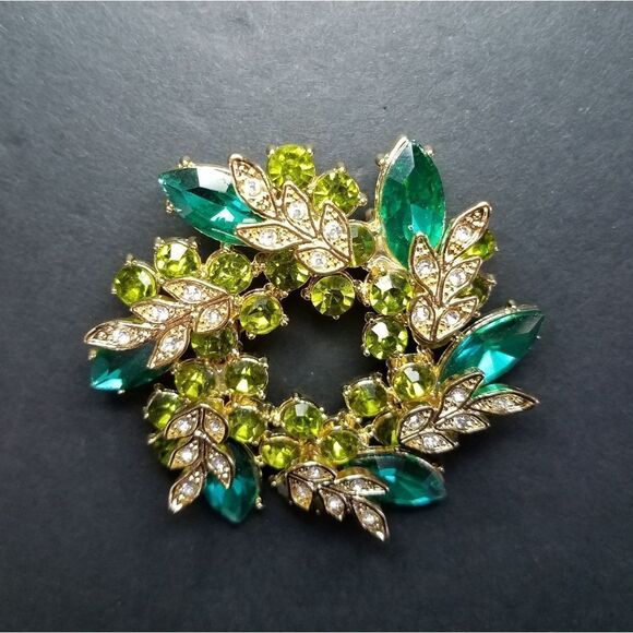 Vintage Dana Buchman Signed Gold Tone Green Rhinestone Pin Cluster Wreath Brooch - Picture 4 of 7